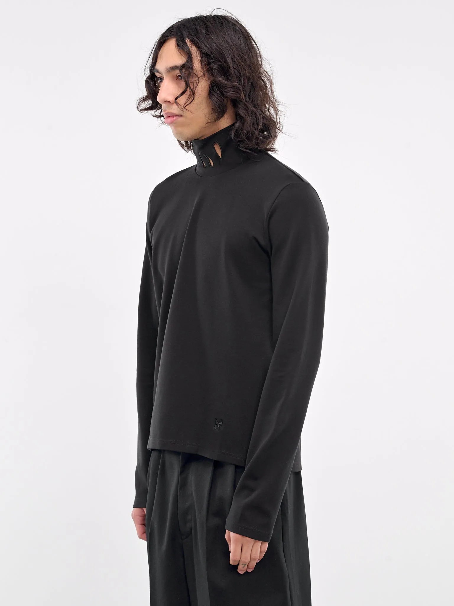 Cut-Out Turtleneck (CS0224-BLACK)